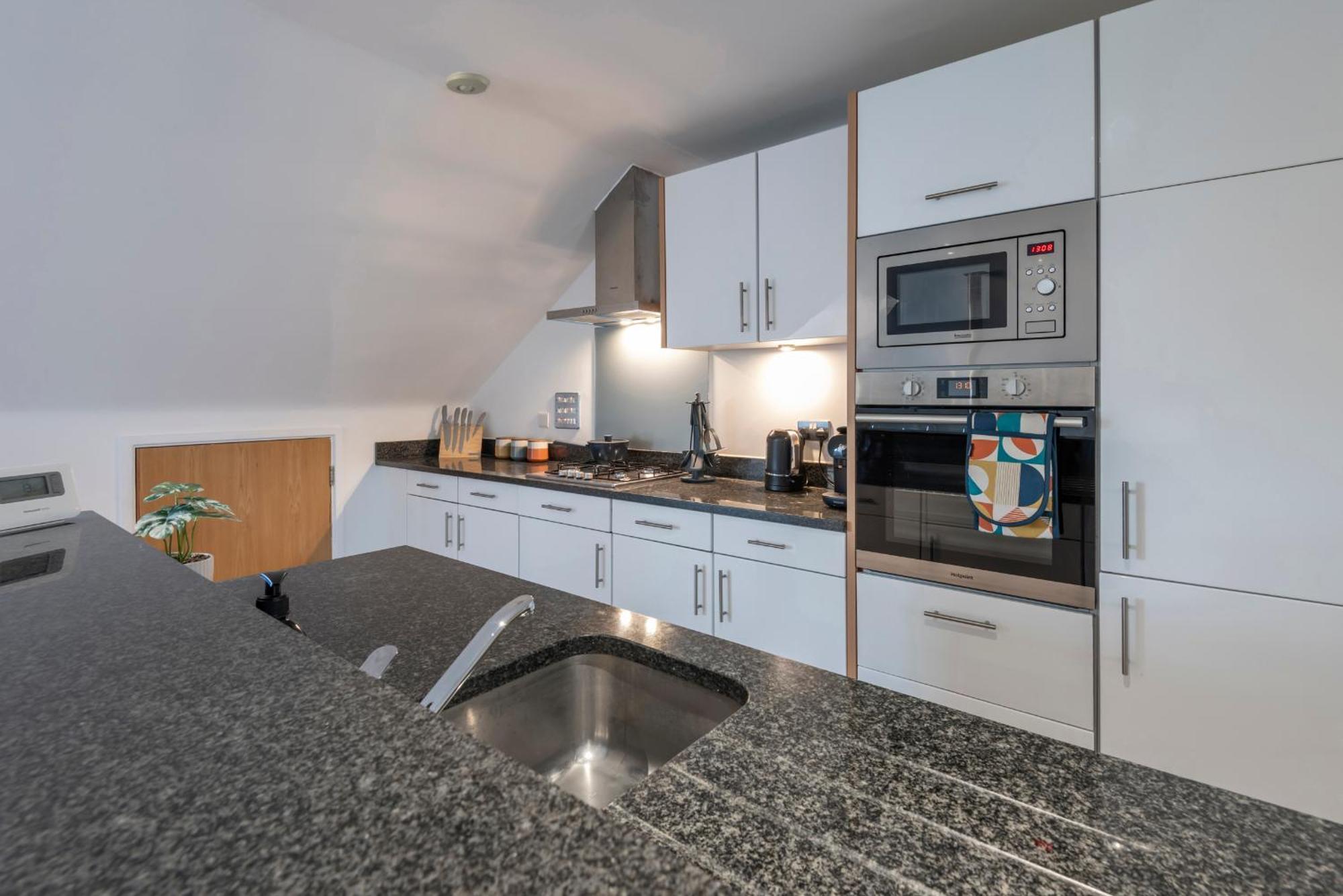 The Loft - Spacious Luxury 2 Bed 2 Bath With Free Secure Parking And Tube Close By London Bagian luar foto
