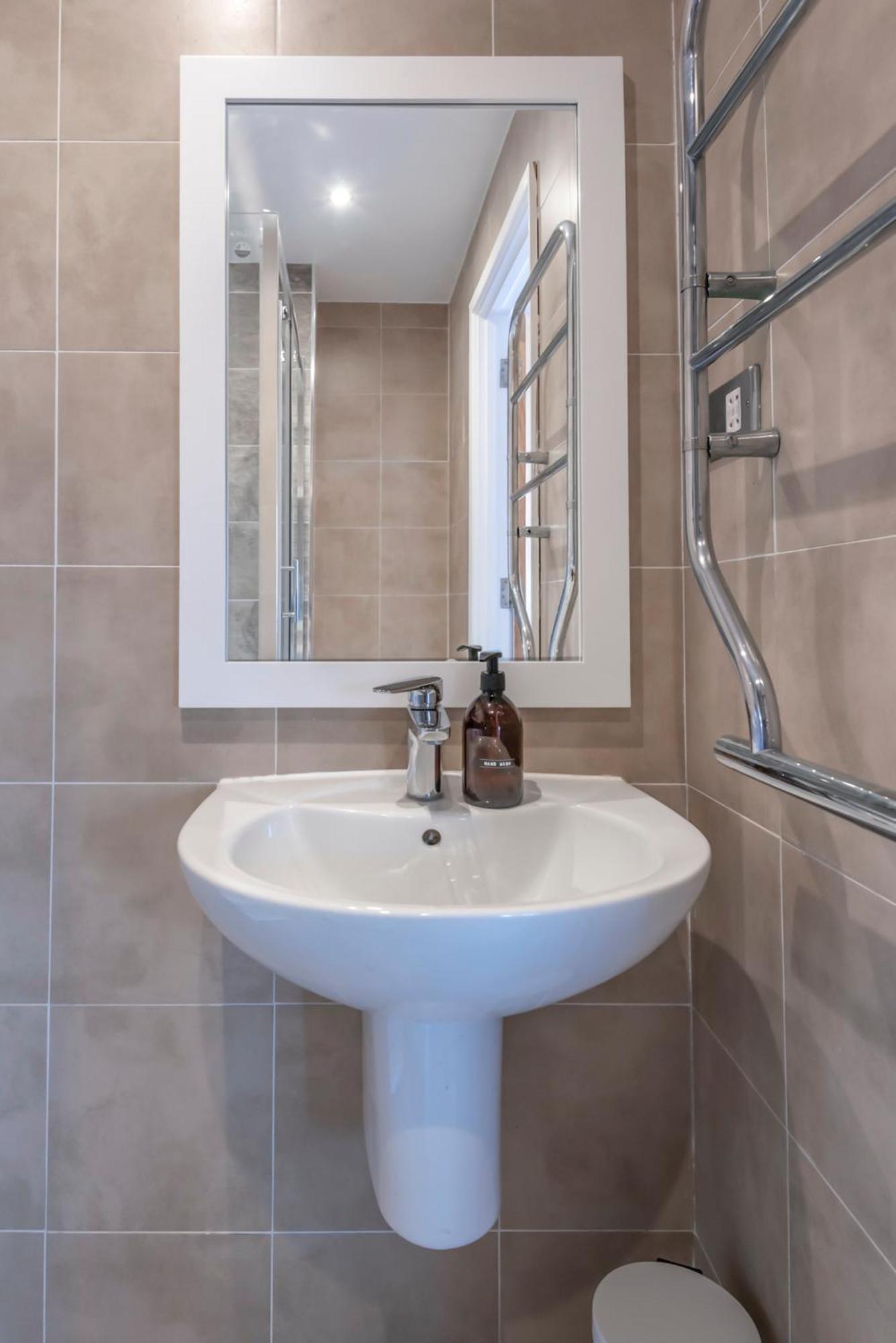 The Loft - Spacious Luxury 2 Bed 2 Bath With Free Secure Parking And Tube Close By London Bagian luar foto