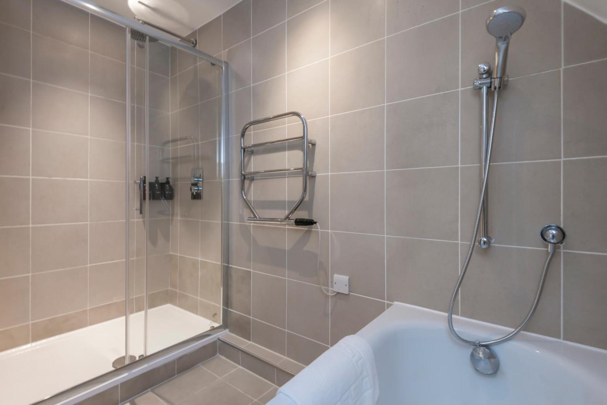 The Loft - Spacious Luxury 2 Bed 2 Bath With Free Secure Parking And Tube Close By London Bagian luar foto